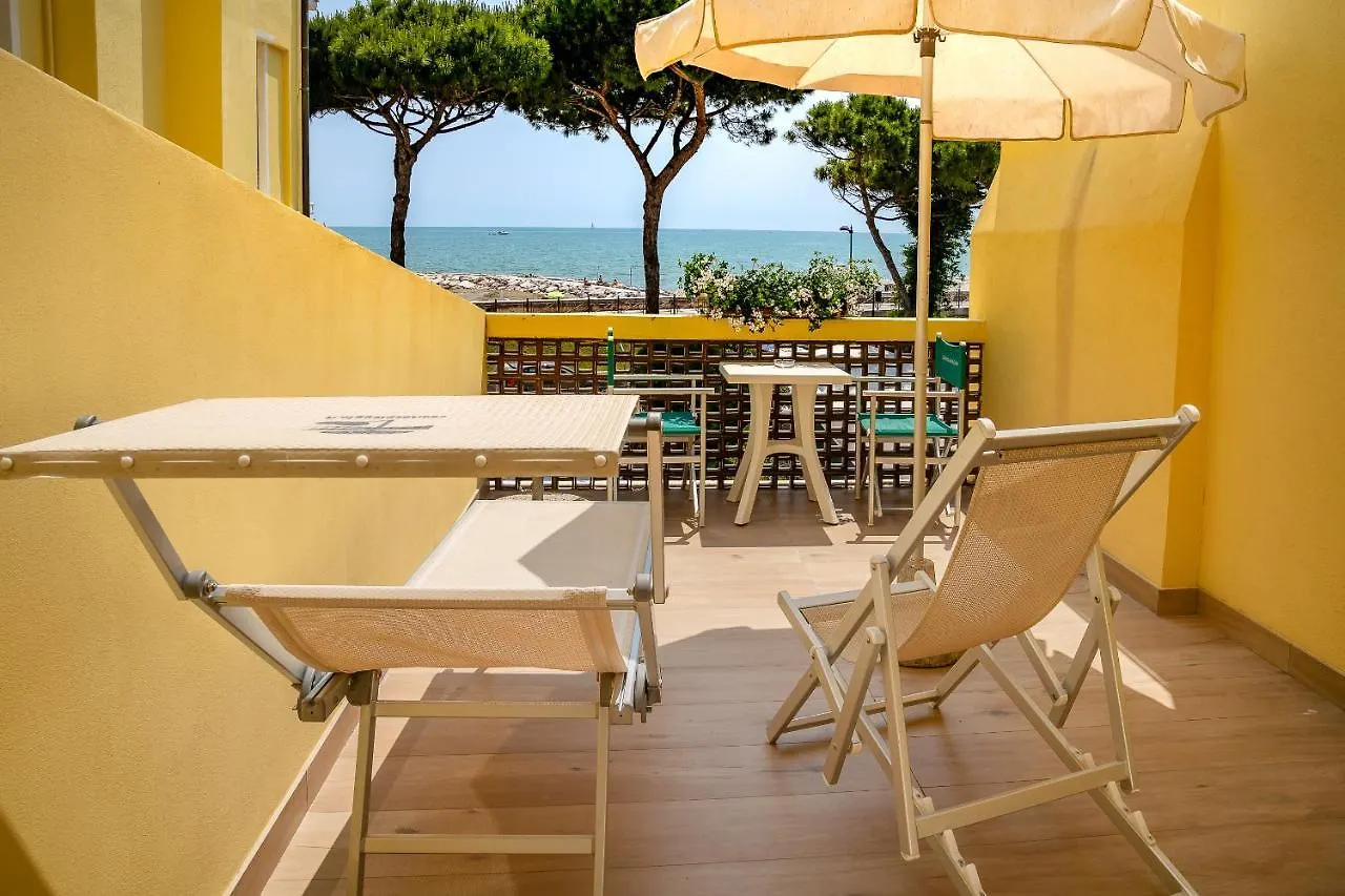 ***  Hotel Le Lampare Каорле Италия