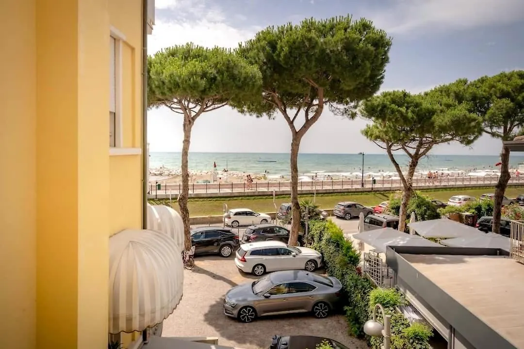 Hotel Le Lampare Каорле