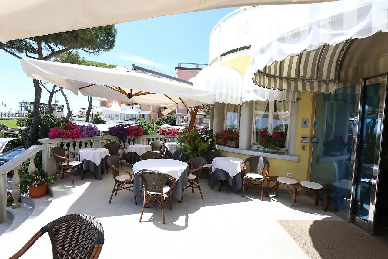 Hotel Le Lampare Каорле