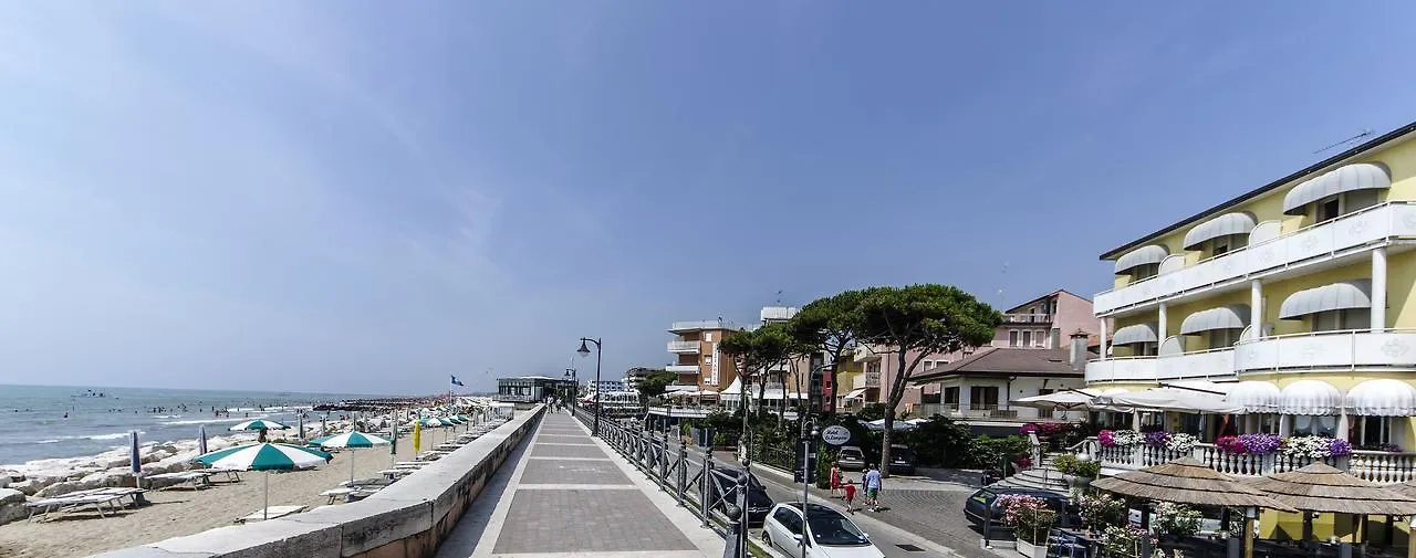 Hotel Le Lampare Каорле