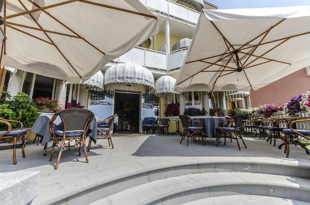 Hotel Le Lampare Каорле