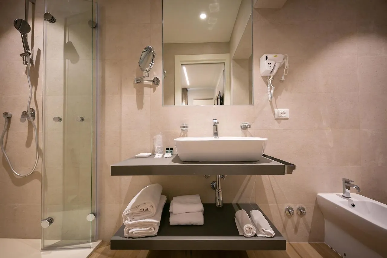 Hotel Le Lampare Каорле