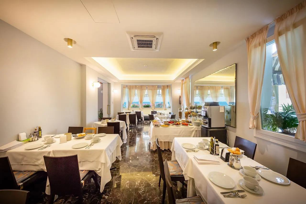 Hotel Le Lampare Каорле