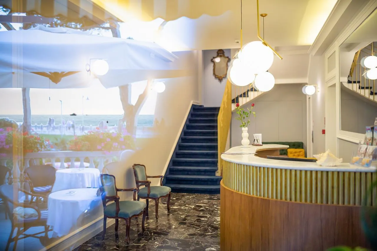 Hotel Le Lampare Каорле